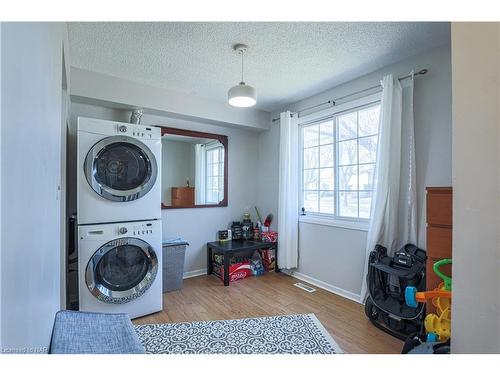 6560 Harmony Avenue, Niagara Falls, ON - Indoor Photo Showing Laundry Room