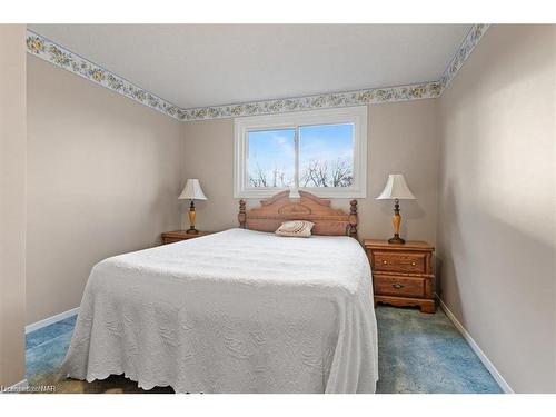 111 Tupper Drive, Thorold, ON - Indoor Photo Showing Bedroom