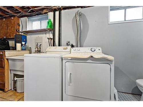 111 Tupper Drive, Thorold, ON - Indoor Photo Showing Laundry Room