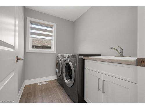29 Abbott Place, Fonthill, ON - Indoor Photo Showing Laundry Room