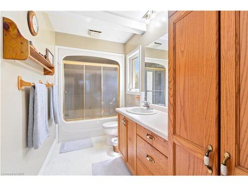 180 Chantler Road, Welland, ON - Indoor Photo Showing Bathroom