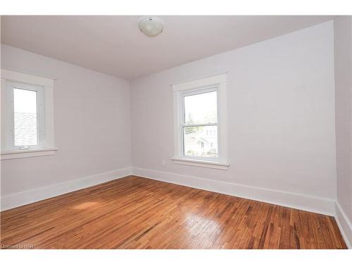 5810 Symmes Street, Niagara Falls, ON - Indoor Photo Showing Other Room