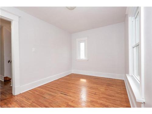 5810 Symmes Street, Niagara Falls, ON - Indoor Photo Showing Other Room