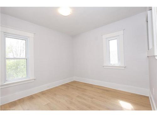 5810 Symmes Street, Niagara Falls, ON - Indoor Photo Showing Other Room