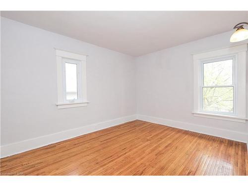 5810 Symmes Street, Niagara Falls, ON - Indoor Photo Showing Other Room