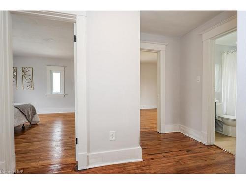 5810 Symmes Street, Niagara Falls, ON - Indoor Photo Showing Other Room