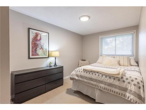 68-151 Linwell Road, St. Catharines, ON - Indoor Photo Showing Bedroom