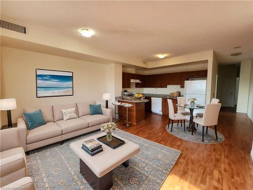 812-135 James Street S, Hamilton, ON - Indoor Photo Showing Living Room