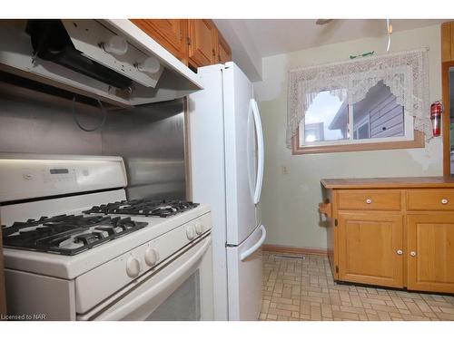 344 Dufferin Street, Fort Erie, ON - Indoor Photo Showing Kitchen