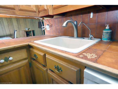 344 Dufferin Street, Fort Erie, ON - Indoor Photo Showing Kitchen