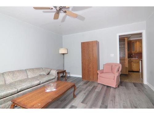 344 Dufferin Street, Fort Erie, ON - Indoor Photo Showing Living Room