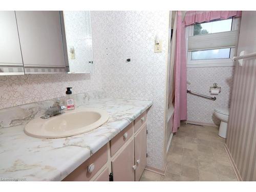 344 Dufferin Street, Fort Erie, ON - Indoor Photo Showing Bathroom