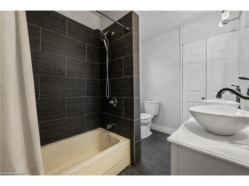 67 West Street N, Thorold, ON - Indoor Photo Showing Bathroom