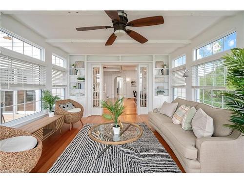 3375 North Shore Drive, Ridgeway, ON - Indoor Photo Showing Living Room