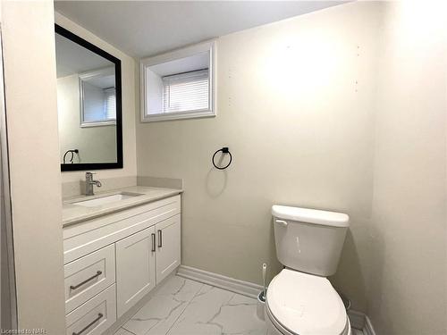6893 Warden Avenue, Niagara Falls, ON - Indoor Photo Showing Bathroom