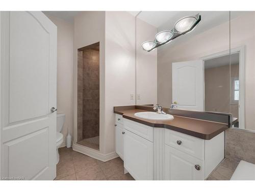 6-42 Concord Street, Fonthill, ON - Indoor Photo Showing Bathroom