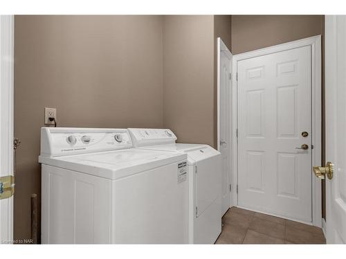 6-42 Concord Street, Fonthill, ON - Indoor Photo Showing Laundry Room
