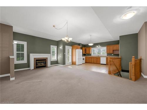 6-42 Concord Street, Fonthill, ON - Indoor With Fireplace