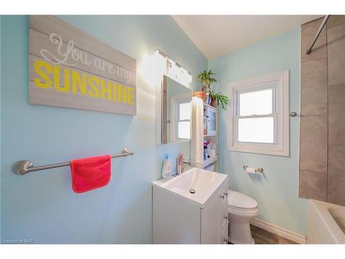 25 Keswick Street, St. Catharines, ON - Indoor Photo Showing Bathroom
