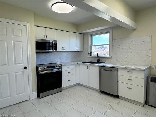 13 Mcphail Crescent, St. Catharines, ON - Indoor Photo Showing Kitchen