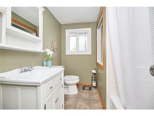 9 Greemore Court, St. Catharines, ON - Indoor Photo Showing Bathroom