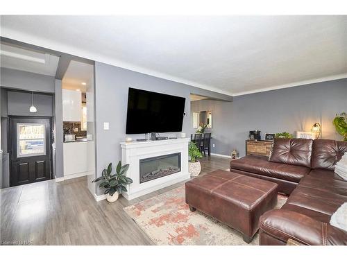 9 Greemore Court, St. Catharines, ON - Indoor Photo Showing Living Room With Fireplace