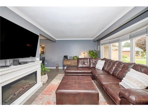 9 Greemore Court, St. Catharines, ON - Indoor Photo Showing Living Room With Fireplace