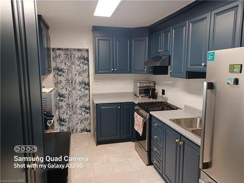 397 Victory Avenue, Welland, ON - Indoor Photo Showing Kitchen