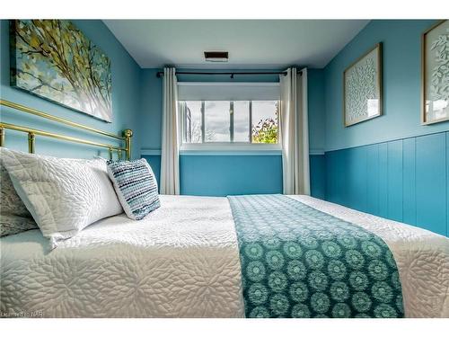 10 D'Everardo Drive, Fonthill, ON - Indoor Photo Showing Bedroom