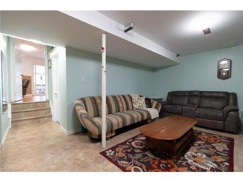 10 D'Everardo Drive, Fonthill, ON - Indoor Photo Showing Living Room