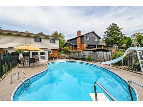 10 D'Everardo Drive, Fonthill, ON - Outdoor With In Ground Pool With Backyard With Exterior