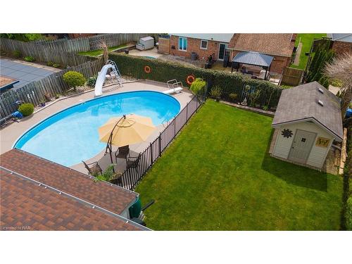 10 D'Everardo Drive, Fonthill, ON - Outdoor With In Ground Pool With Backyard