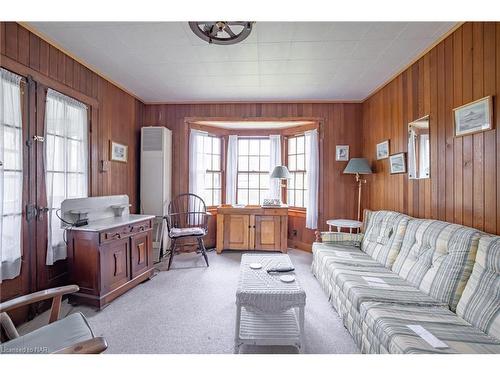 317 Beachview Avenue, Fort Erie, ON - Indoor Photo Showing Living Room