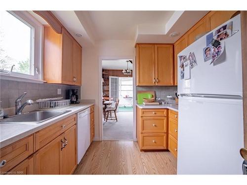 317 Beachview Avenue, Fort Erie, ON - Indoor Photo Showing Kitchen