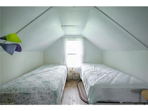 317 Beachview Avenue, Fort Erie, ON - Indoor Photo Showing Bedroom