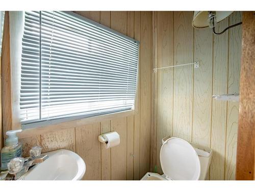 317 Beachview Avenue, Fort Erie, ON - Indoor Photo Showing Bathroom