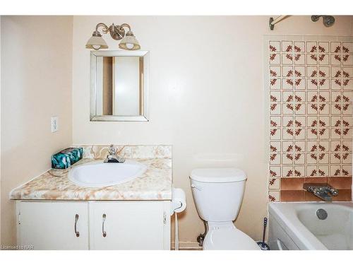 210-72 Main Street E, Port Colborne, ON - Indoor Photo Showing Bathroom