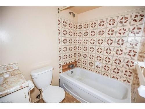 210-72 Main Street E, Port Colborne, ON - Indoor Photo Showing Bathroom