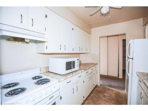 210-72 Main Street E, Port Colborne, ON - Indoor Photo Showing Kitchen