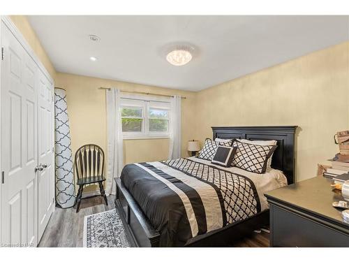 15 Trent Avenue, Welland, ON - Indoor Photo Showing Bedroom