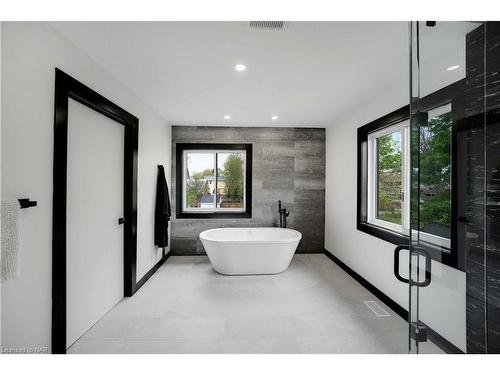 213 Kent Street, Port Colborne, ON - Indoor Photo Showing Bathroom