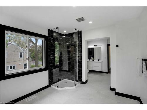 213 Kent Street, Port Colborne, ON - Indoor Photo Showing Bathroom