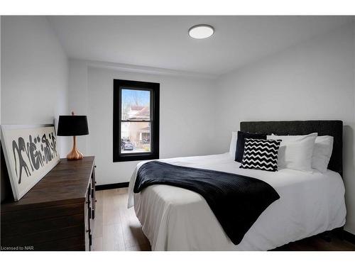 213 Kent Street, Port Colborne, ON - Indoor Photo Showing Bedroom