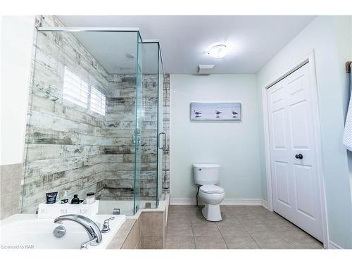 81 Michael Drive, Welland, ON - Indoor Photo Showing Bathroom