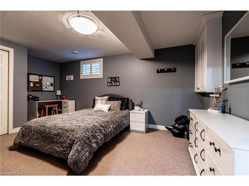 81 Michael Drive, Welland, ON - Indoor Photo Showing Bedroom