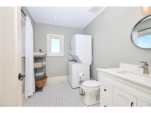 1171 Mcnab Road, Niagara-On-The-Lake, ON - Indoor Photo Showing Bathroom