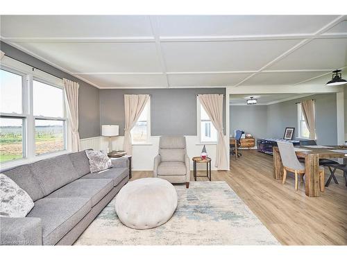 1171 Mcnab Road, Niagara-On-The-Lake, ON - Indoor Photo Showing Living Room