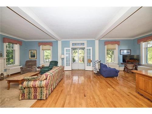 1171 Mcnab Road, Niagara-On-The-Lake, ON - Indoor Photo Showing Living Room