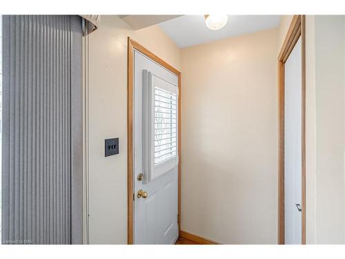 5879 Swayze Drive, Niagara Falls, ON - Indoor Photo Showing Other Room