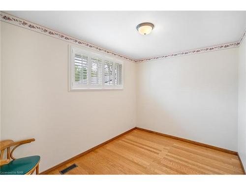 5879 Swayze Drive, Niagara Falls, ON - Indoor Photo Showing Other Room